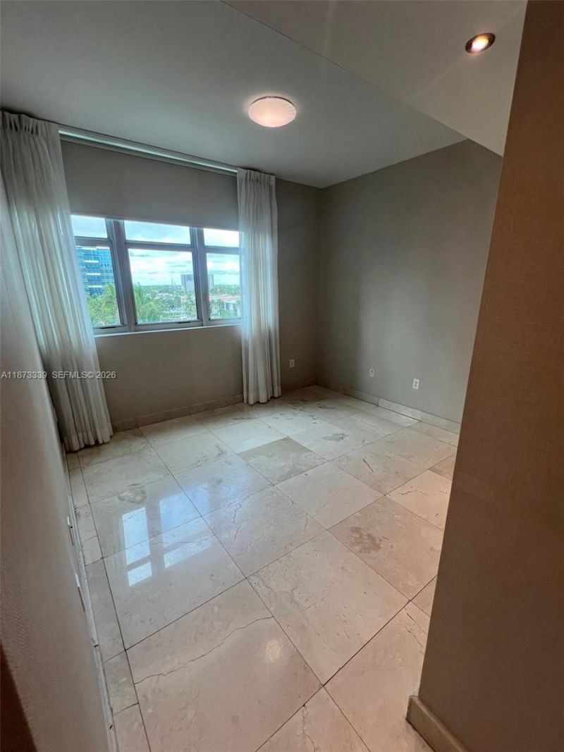 3131 NE 188th St, Unit 1-702, Aventura, FL 33180 Photo