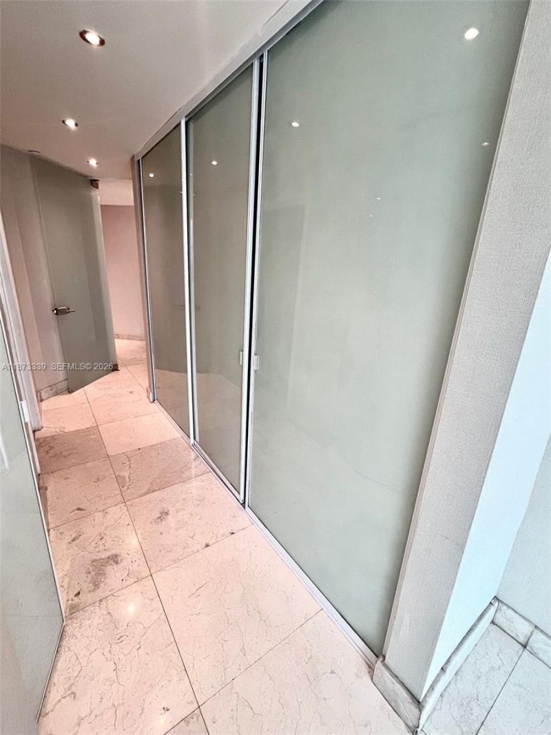 3131 NE 188th St, Unit 1-702, Aventura, FL 33180 Photo