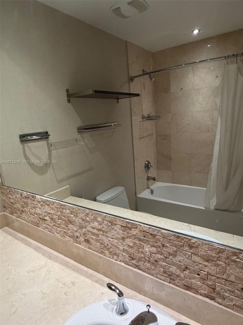 3131 NE 188th St, Unit 1-702, Aventura, FL 33180 Photo