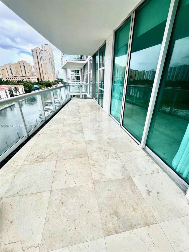 3131 NE 188th St, Unit 1-702, Aventura, FL 33180 Photo