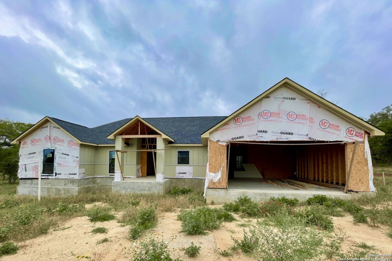 133 Ash Parkway, La Vernia, TX 78121 Main Photo