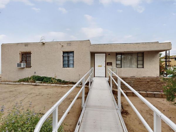 601 PALOMAS Drive SE, Albuquerque, NM 87108