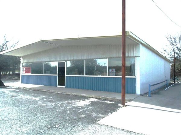 705 N Commercial , Goldthwaite, TX 76844