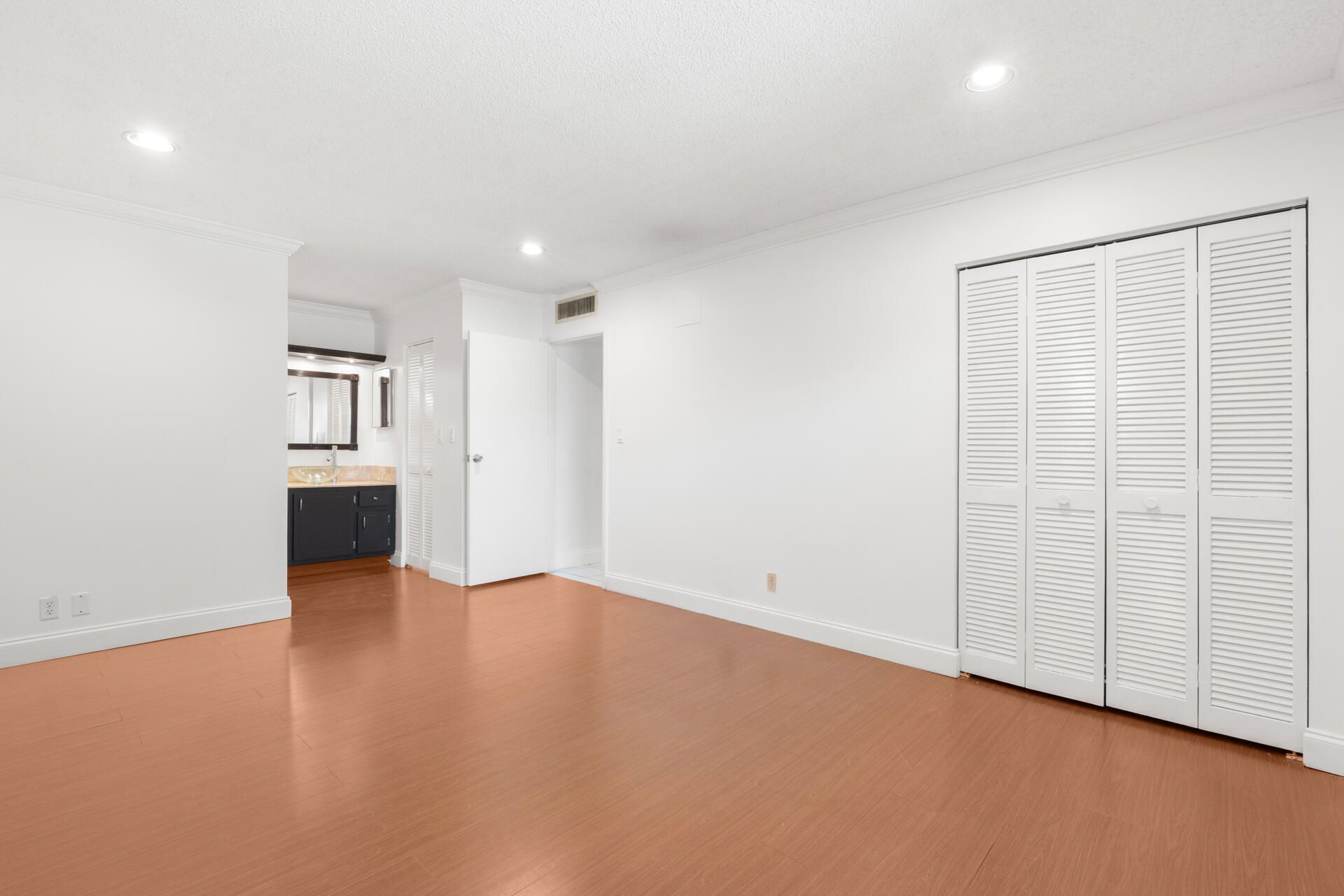 6300 S Falls Cir Drive, Unit 213, Lauderhill, FL 33319 Photo