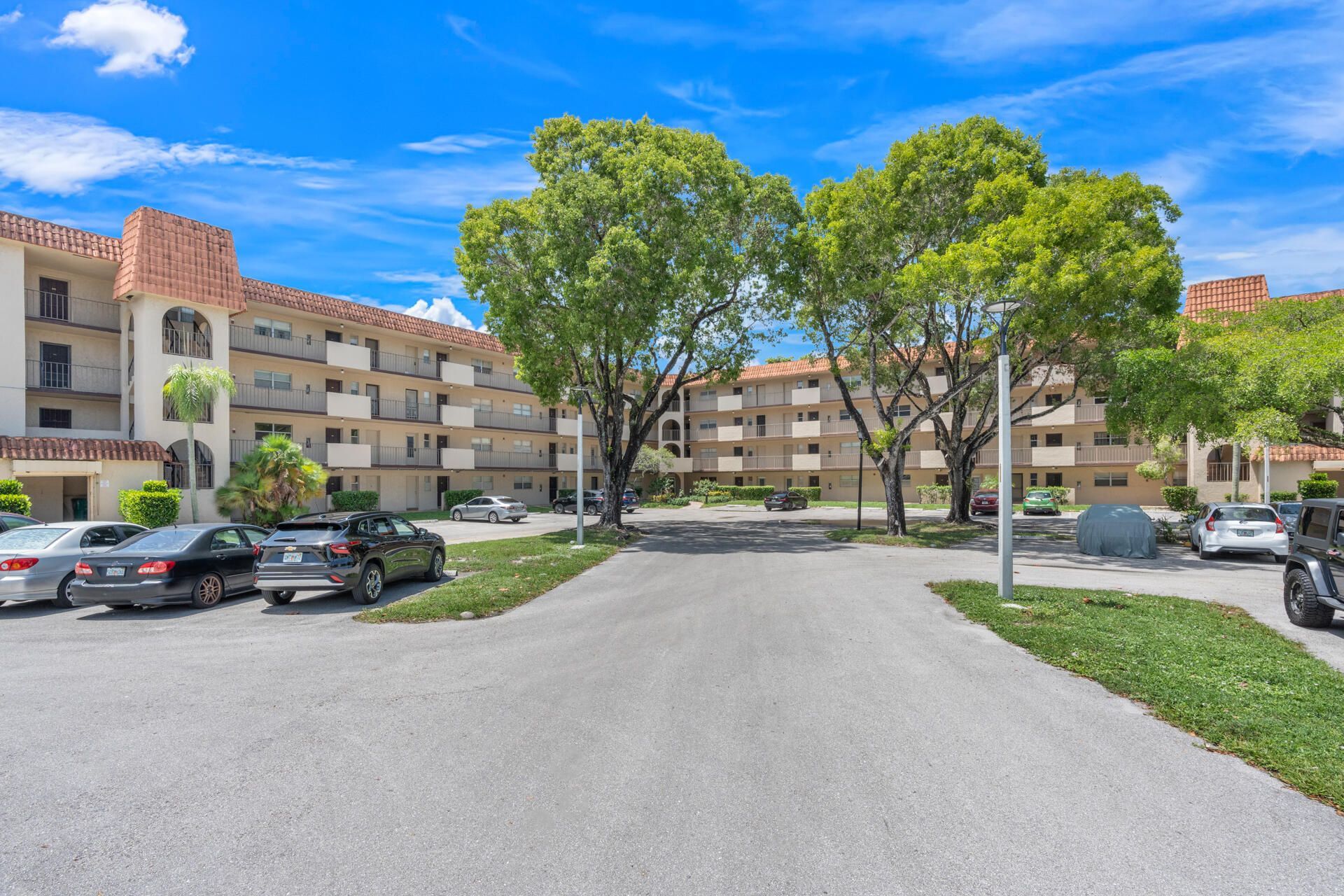 6300 S Falls Cir Drive, Unit 213, Lauderhill, FL 33319 Photo