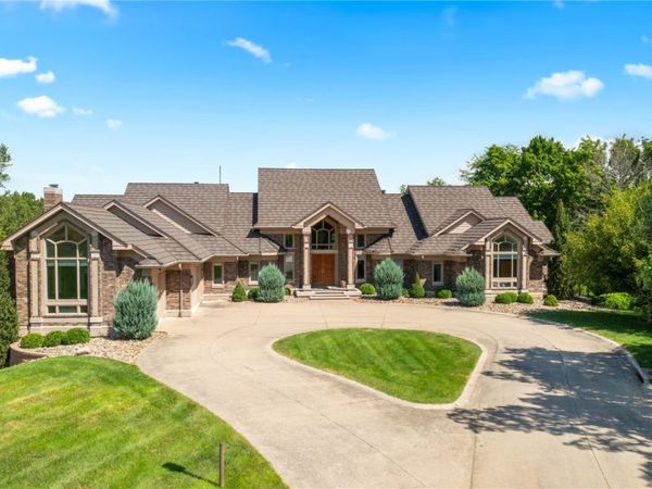 2310 NE Lakeridge Place, North Liberty, IA 52317