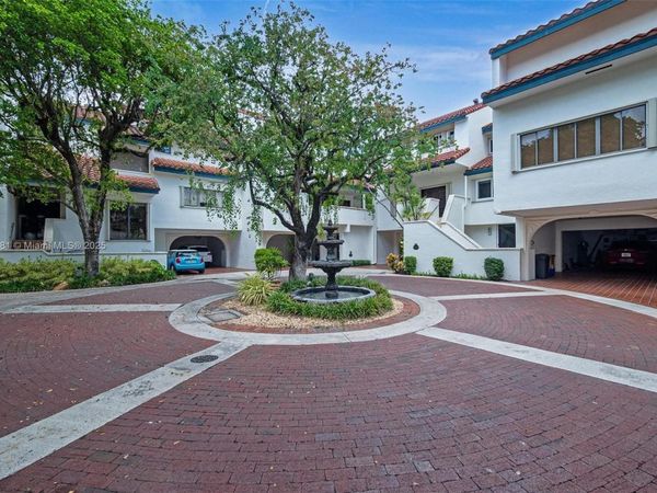 2000 S Bayshore Dr, Unit 72, Miami, FL 33133