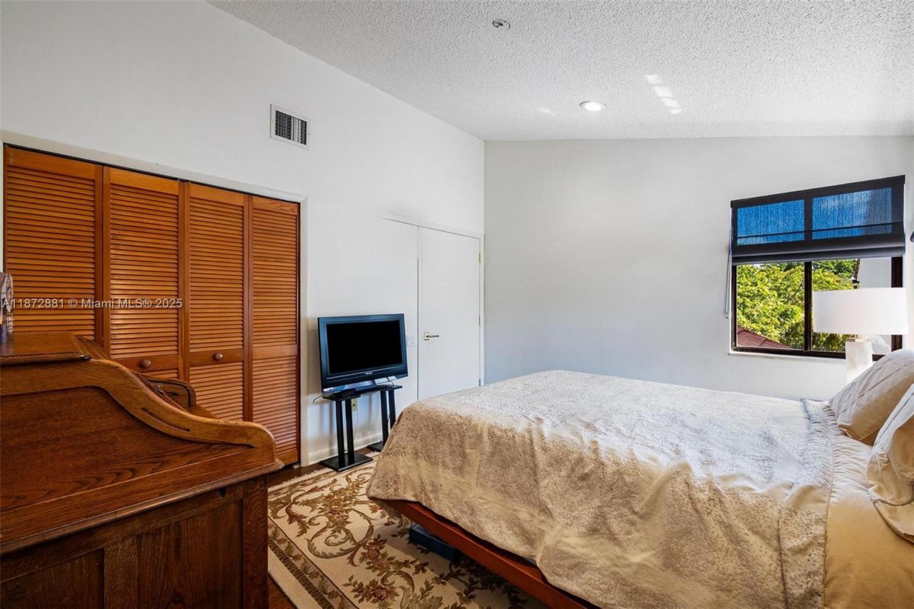 2000 S Bayshore Dr, Unit 72, Miami, FL 33133 Photo