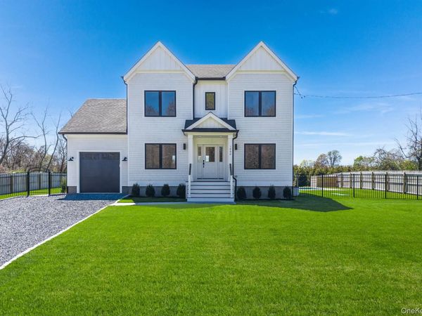 1900 Gillette Drive, East Marion, NY 11939