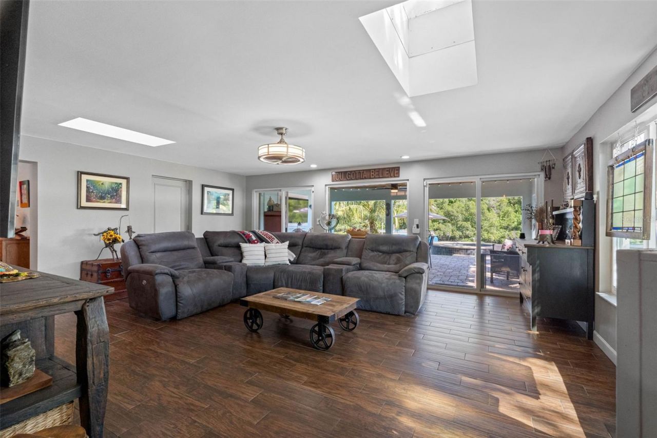 1131 45th Avenue Ne, Saint Petersburg, FL 33703 Photo