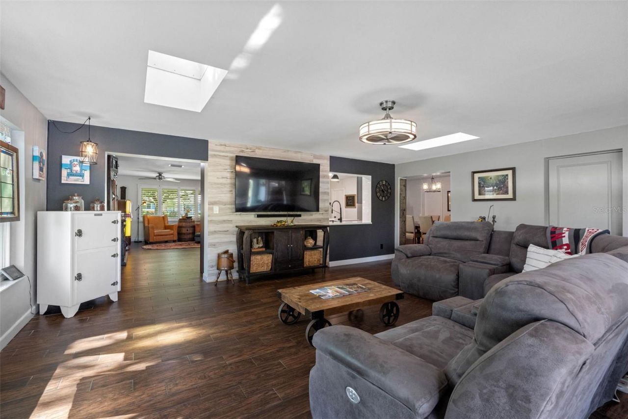 1131 45th Avenue Ne, Saint Petersburg, FL 33703 Photo