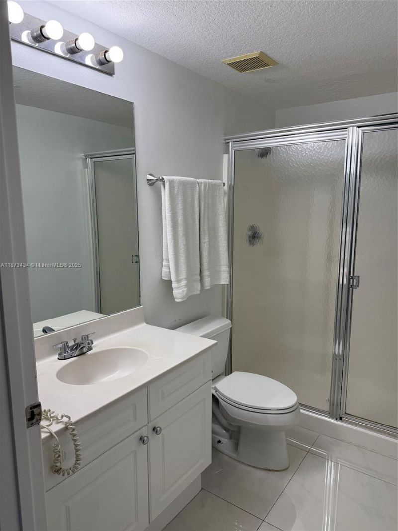 17050 N Bay Rd, Unit 405, Sunny Isles Beach, FL 33160 Photo