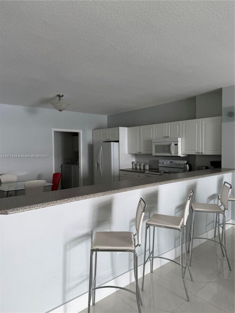 17050 N Bay Rd, Unit 405, Sunny Isles Beach, FL 33160 Photo