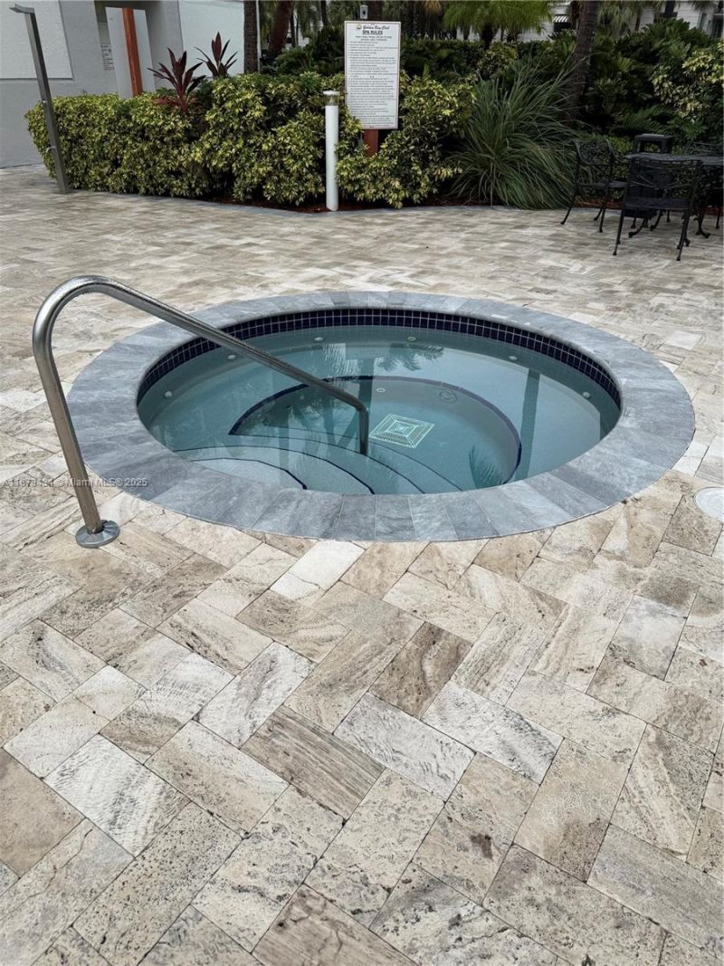 17050 N Bay Rd, Unit 405, Sunny Isles Beach, FL 33160 Photo