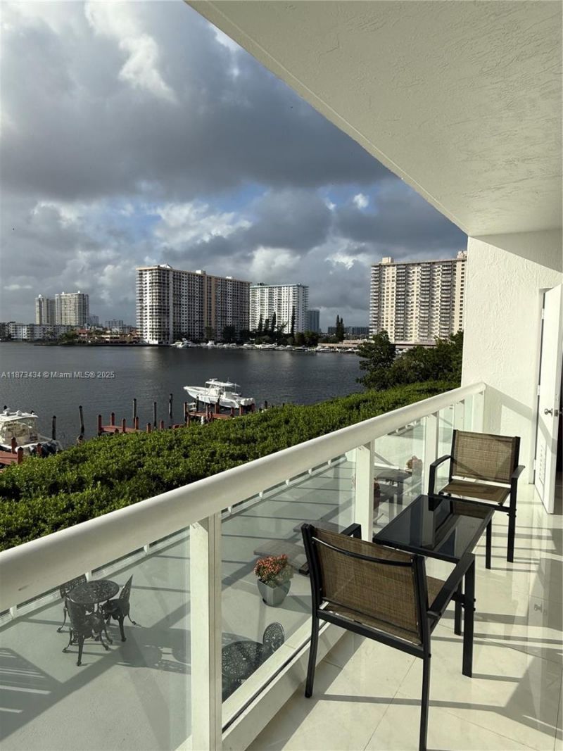 17050 N Bay Rd, Unit 405, Sunny Isles Beach, FL 33160 Photo