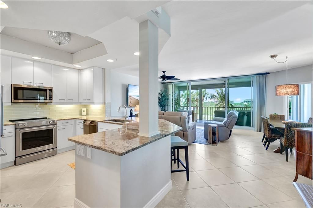 430 Cove Tower Dr, Unit 403, Naples, FL 34110 Photo
