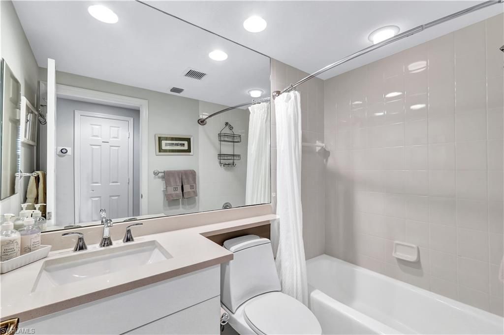 430 Cove Tower Dr, Unit 403, Naples, FL 34110 Photo
