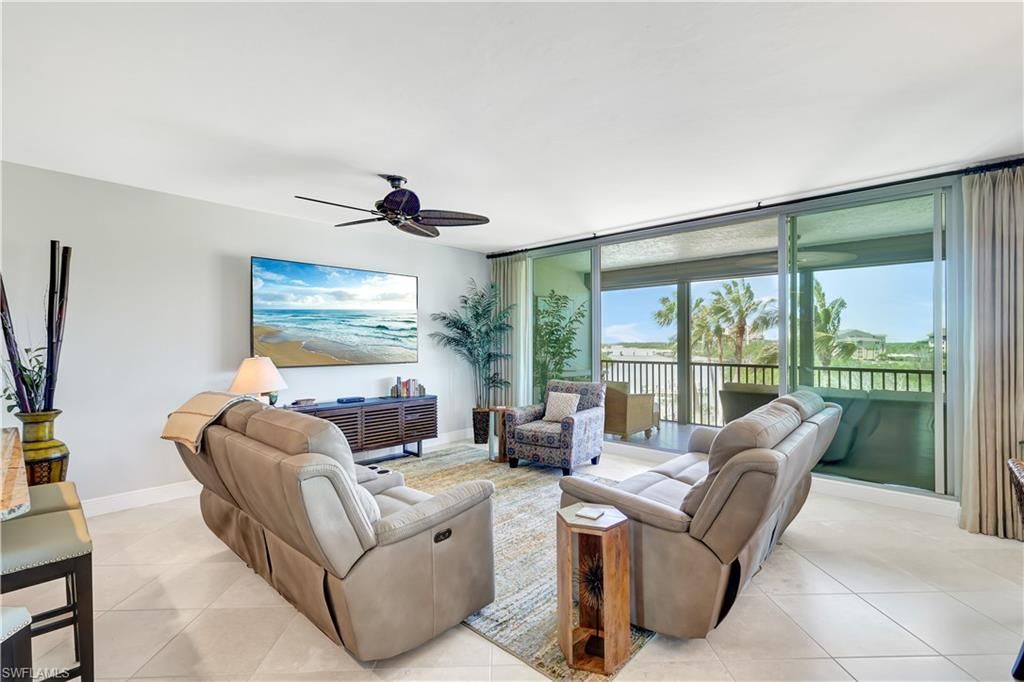430 Cove Tower Dr, Unit 403, Naples, FL 34110 Photo