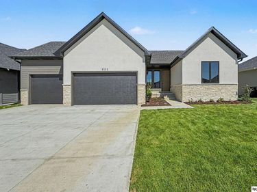 9355 S 86th Street, Lincoln, NE 68526