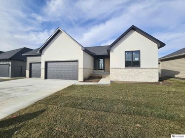9355 S 86th Street, Lincoln, NE 68526
