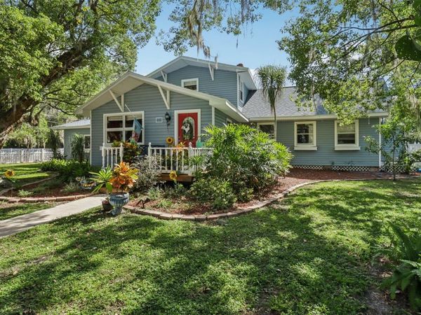 1048 N GRANDVIEW STREET, MOUNT DORA, FL 32757