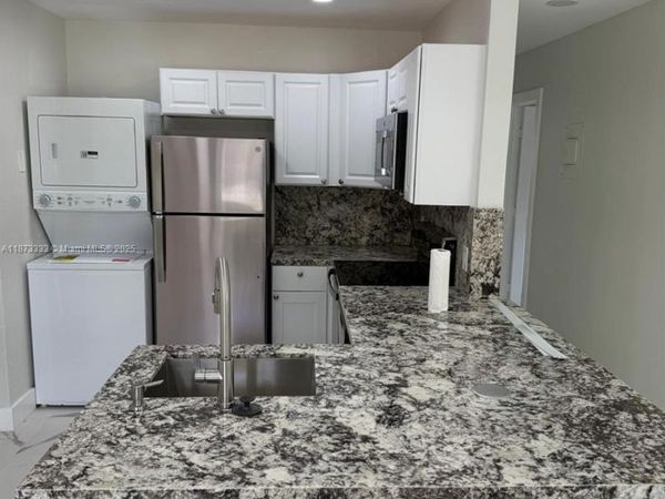 1050 NW 25th Way, Fort Lauderdale, FL 33311