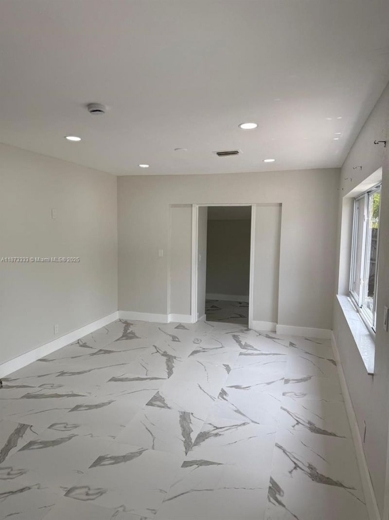 1050 NW 25th Way, Fort Lauderdale, FL 33311 Photo