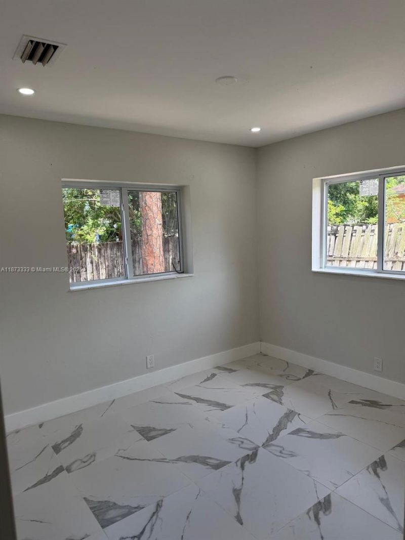 1050 NW 25th Way, Fort Lauderdale, FL 33311 Photo