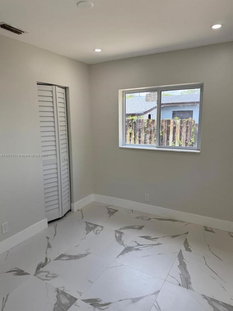 1050 NW 25th Way, Fort Lauderdale, FL 33311 Photo