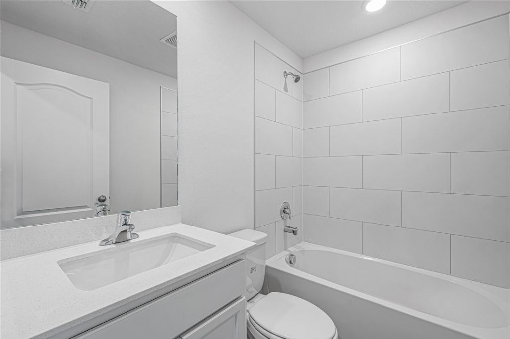 8045 105th Court , Vero Beach, FL 32967 Photo