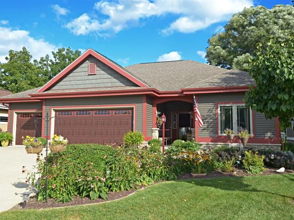 24 Oak Ridge Trail, Deerfield, WI 53531
