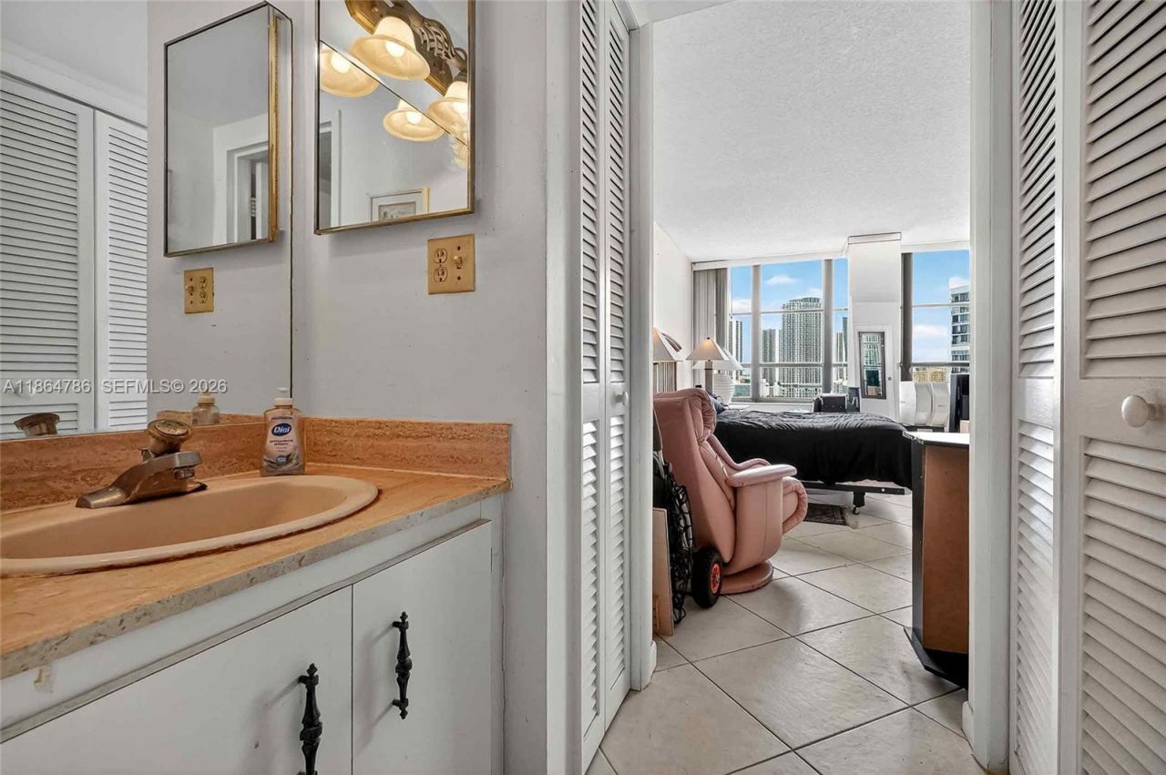 500 Three Islands Blvd, Unit 1001, Hallandale Beach, FL 33009 Photo