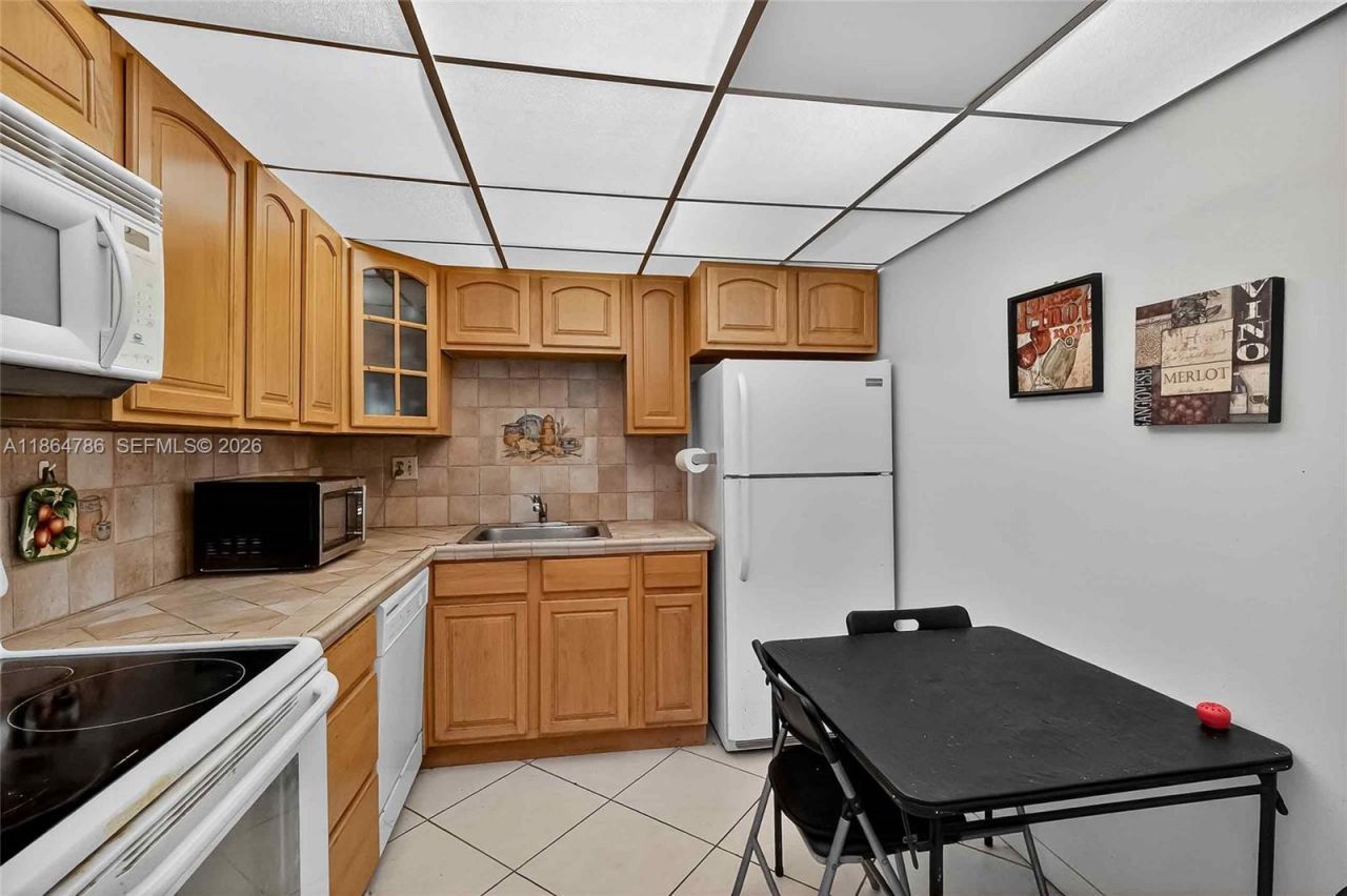 500 Three Islands Blvd, Unit 1001, Hallandale Beach, FL 33009 Photo