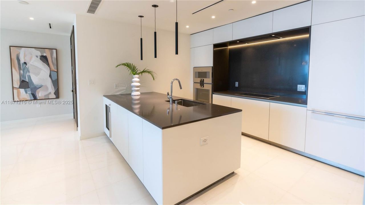 300 Biscayne Blvd Way, Unit 503C, Miami, FL 33131 Photo