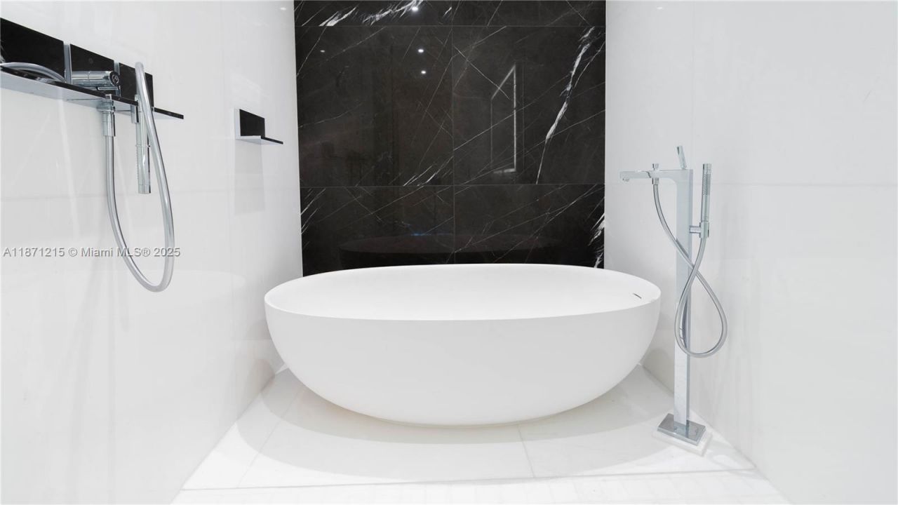 300 Biscayne Blvd Way, Unit 503C, Miami, FL 33131 Photo