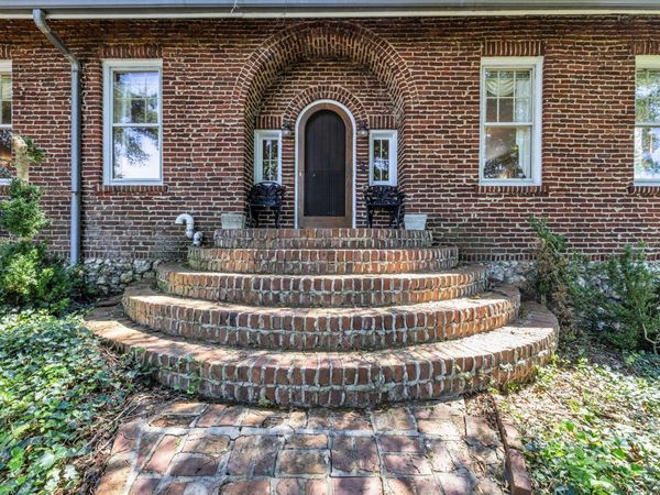 680 S Crest Road, Chattanooga, TN 37404