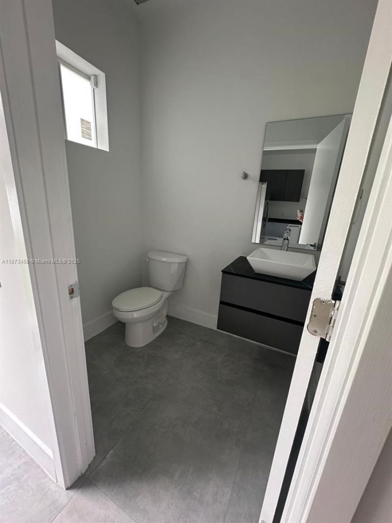 723 NW 19th Ave, Unit B, Fort Lauderdale, FL 33311 Photo