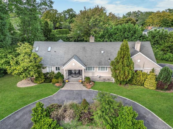 4 Willow Lane, Hewlett Harbor, NY 11557