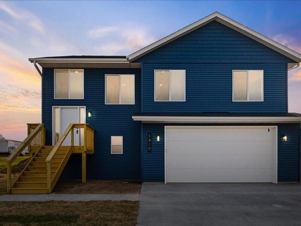 1416 DUNCAN DRIVE, Muscatine, IA 52761