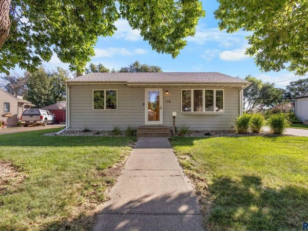 616 N Leadale Ave, Sioux Falls, SD 57103