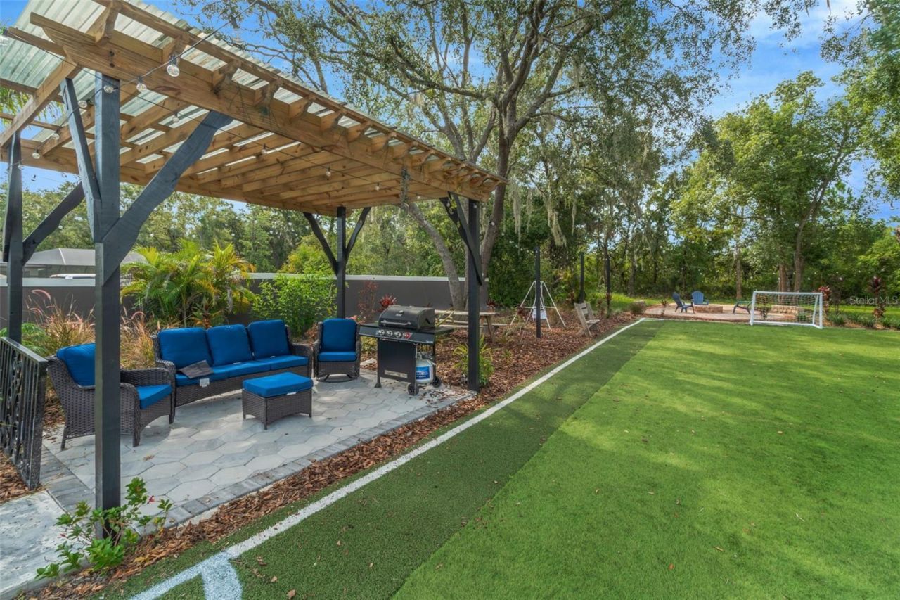 416 W Socrum Loop Road, Lakeland, FL 33809 Photo