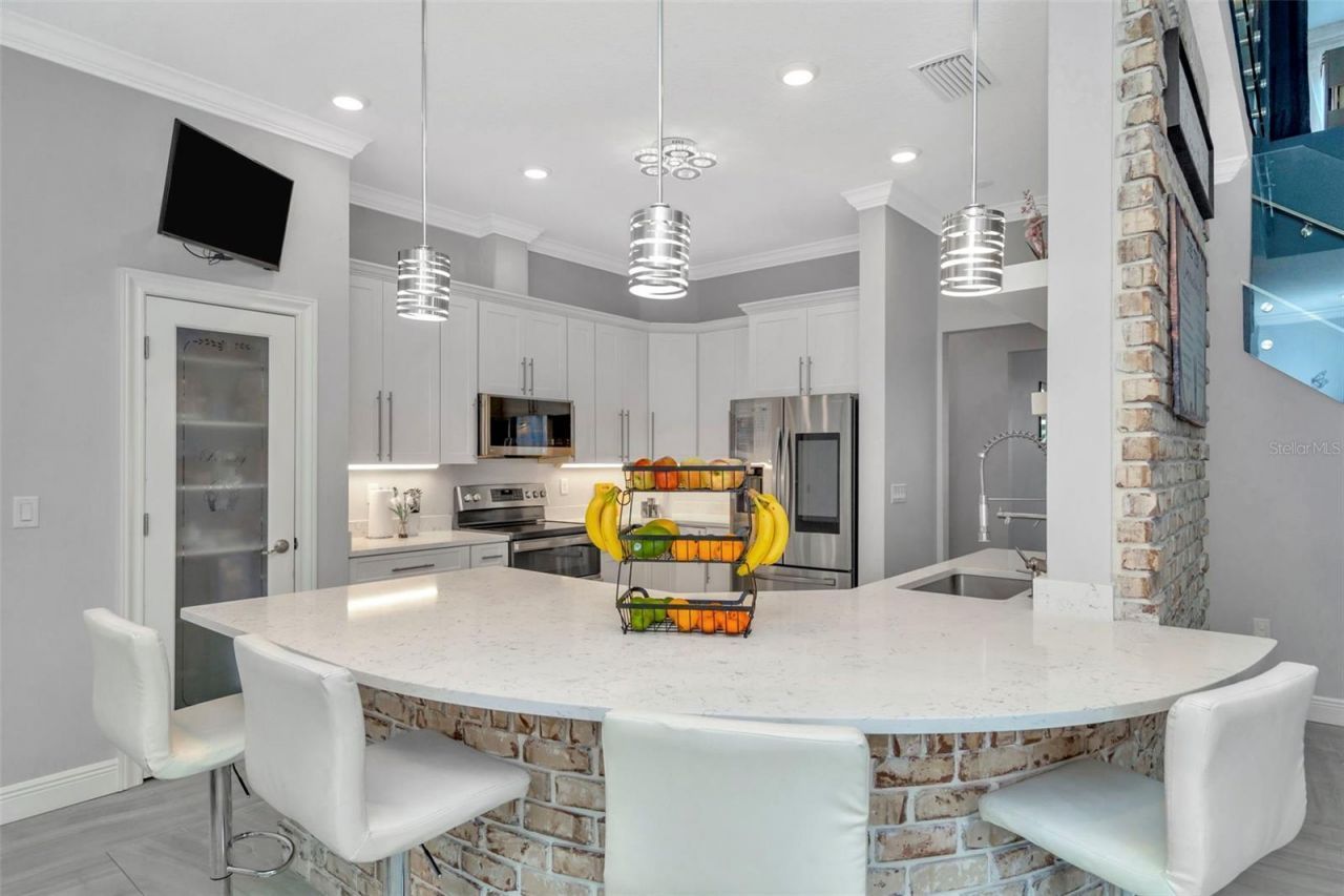 416 W Socrum Loop Road, Lakeland, FL 33809 Photo