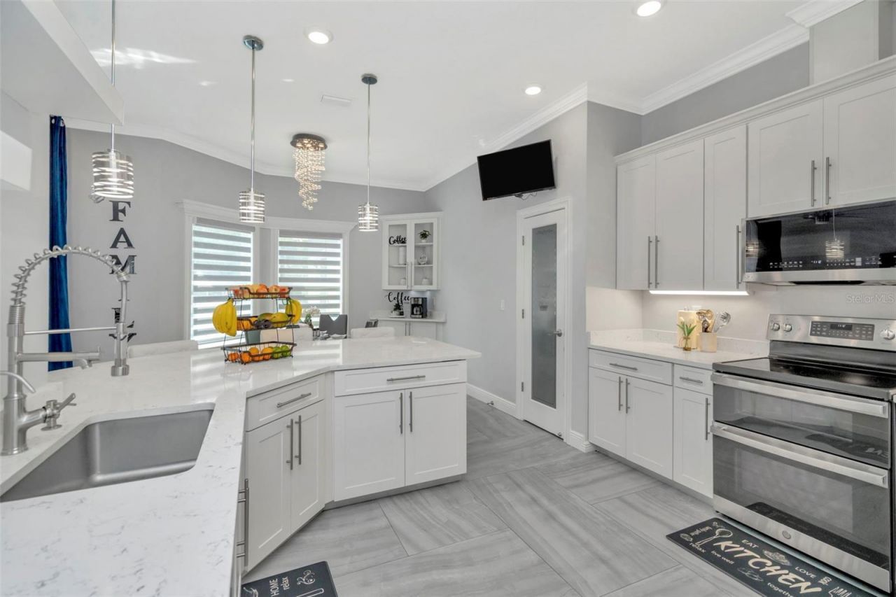 416 W Socrum Loop Road, Lakeland, FL 33809 Photo