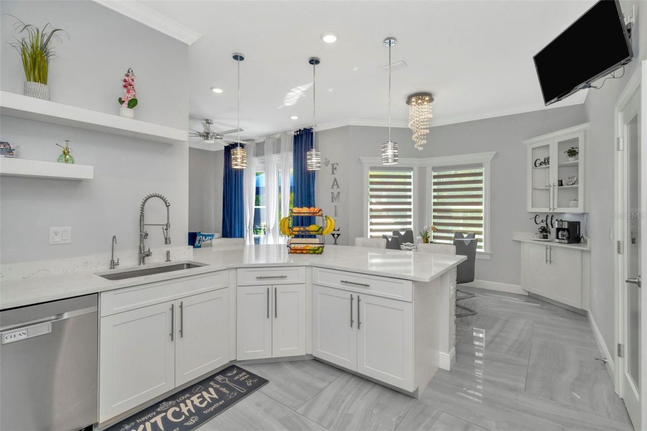 416 W Socrum Loop Road, Lakeland, FL 33809 Photo