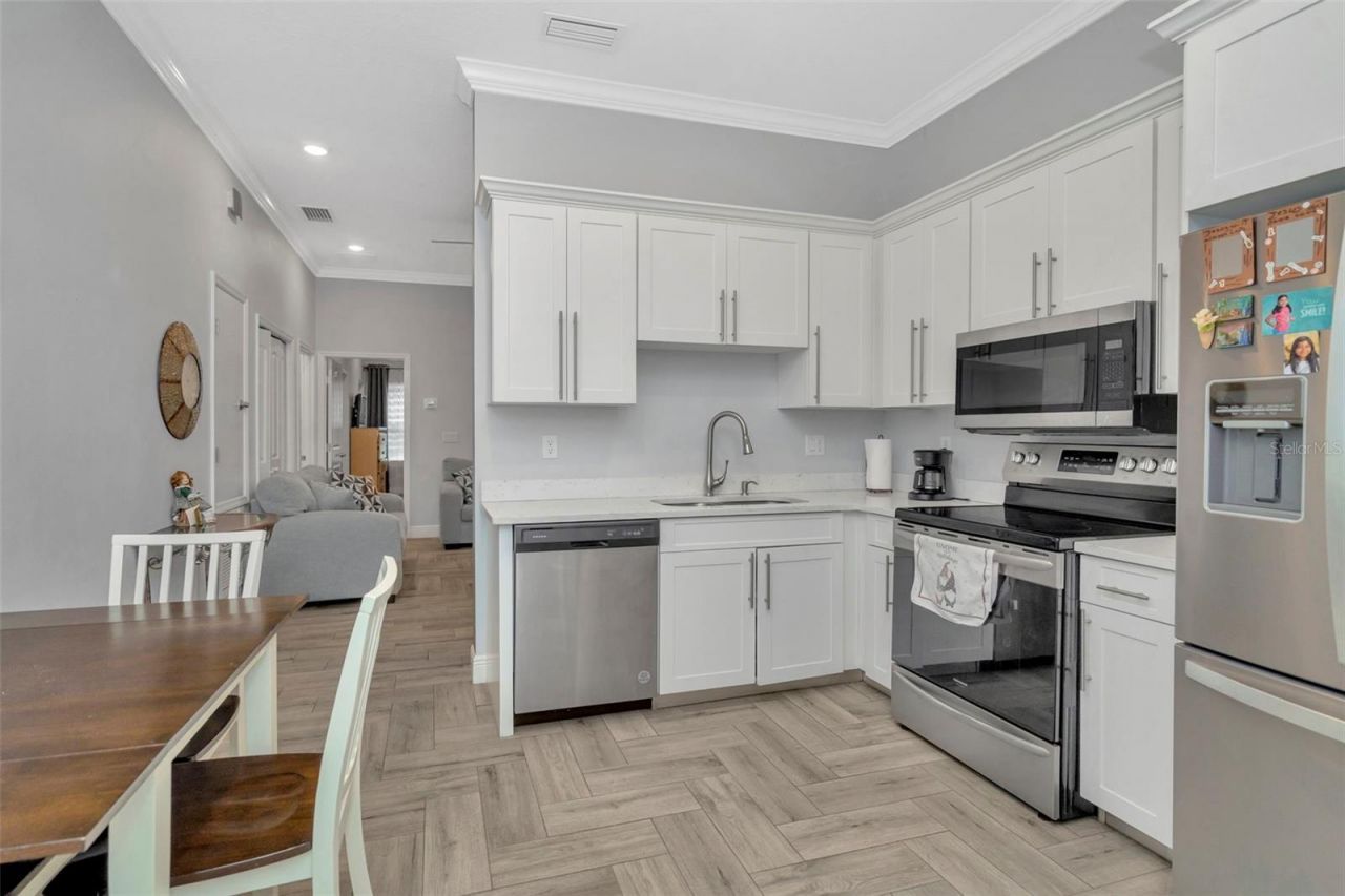 416 W Socrum Loop Road, Lakeland, FL 33809 Photo