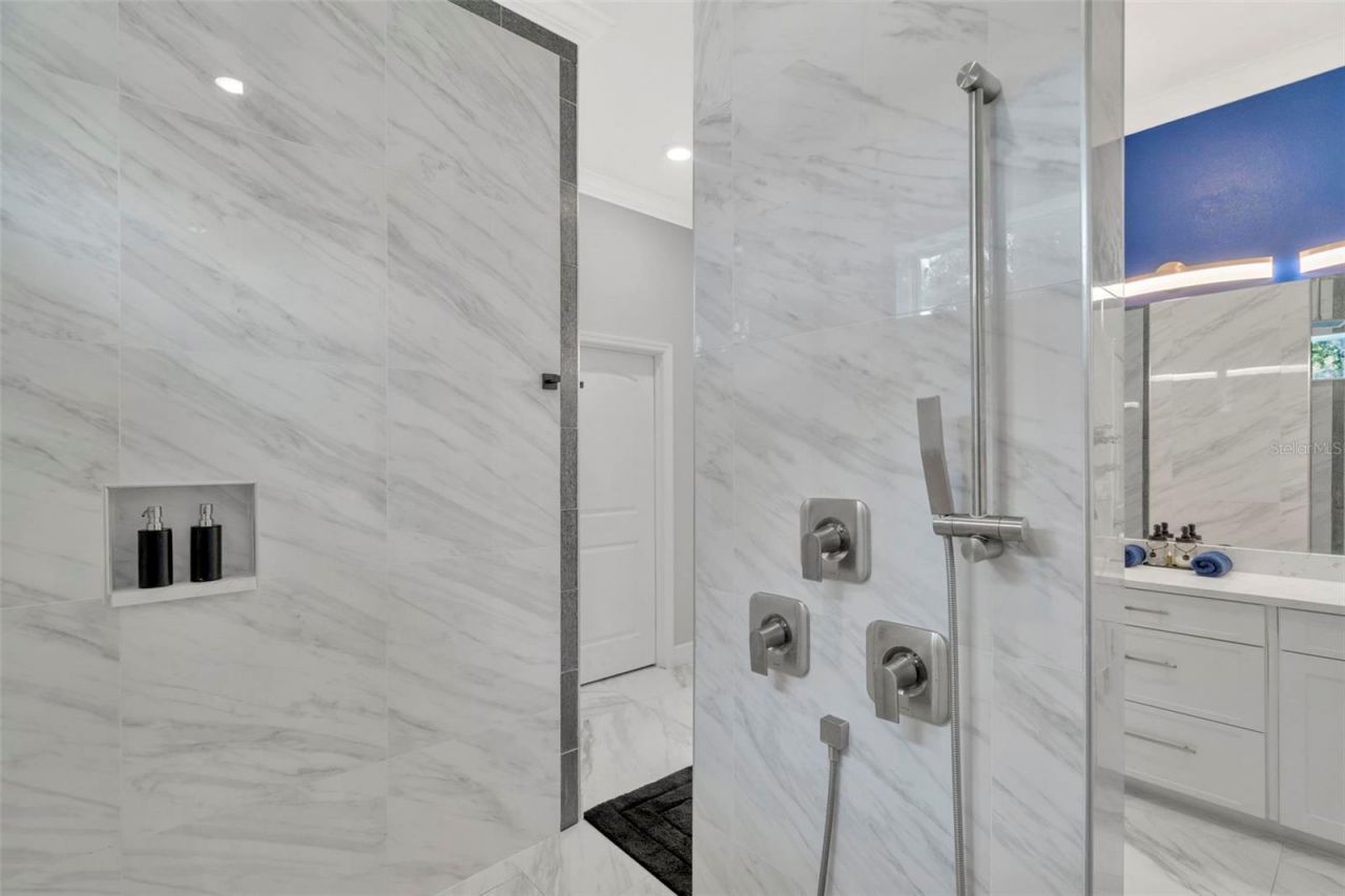 416 W Socrum Loop Road, Lakeland, FL 33809 Photo