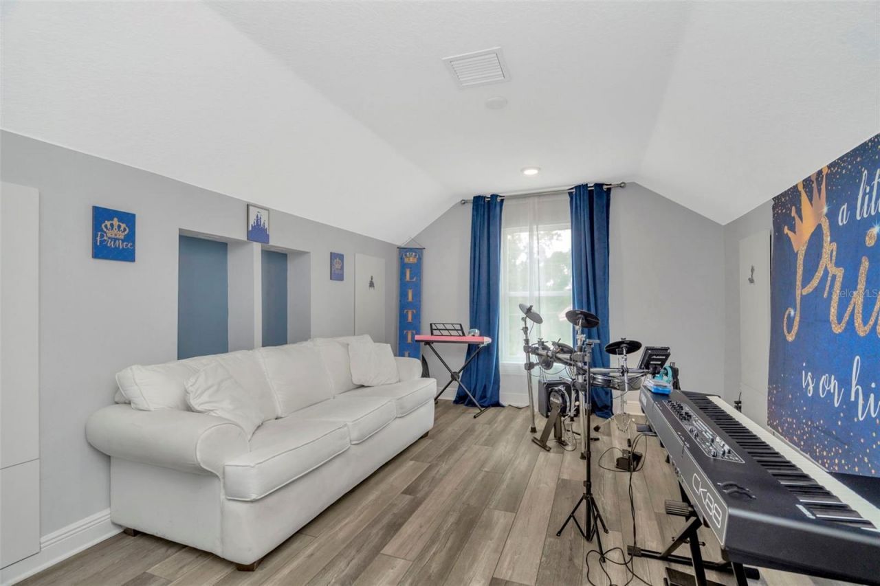 416 W Socrum Loop Road, Lakeland, FL 33809 Photo