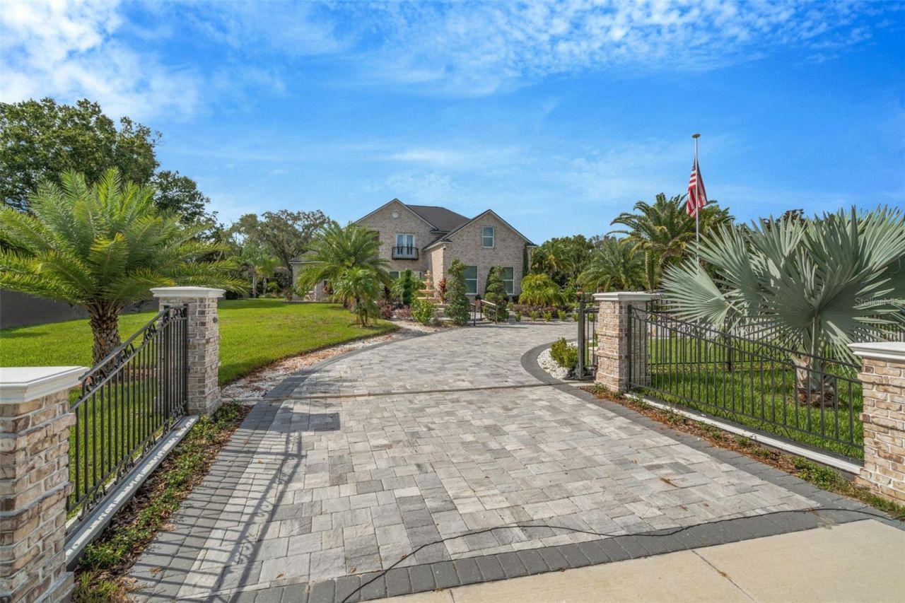 416 W Socrum Loop Road, Lakeland, FL 33809 Photo