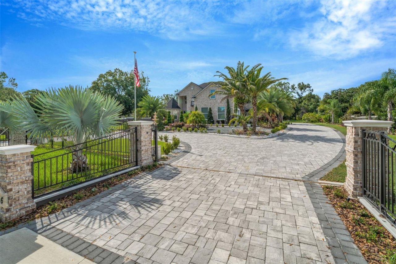 416 W Socrum Loop Road, Lakeland, FL 33809 Photo