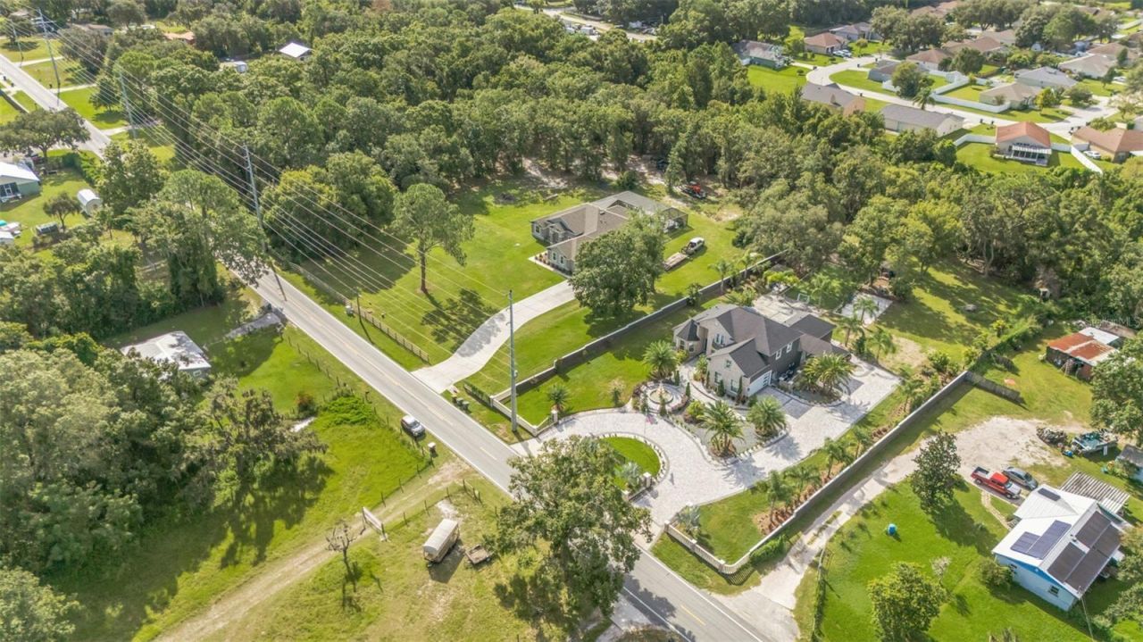 416 W Socrum Loop Road, Lakeland, FL 33809 Photo